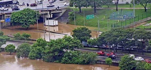 entupimento causado pela chuva sao paulo